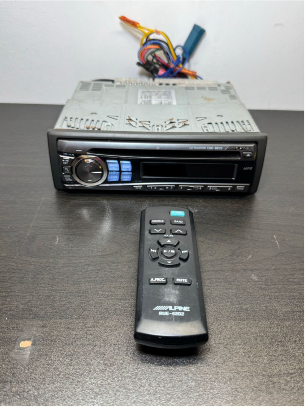 Alpine CDE-9870 CD MP3 Player AM/FM Receiver - Tested w/ Harness & Remote